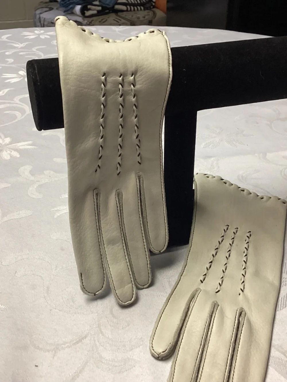 TABLE CUT DEERSKIN SZ 7 MUST SEE LADIES GLOVES. MINT !!!